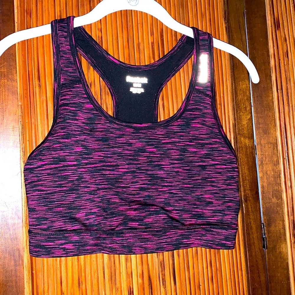 3/20🌟Reebok lightly padded sports bra size medium